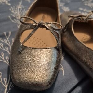 Womens Metallic Silver Flats with Bow